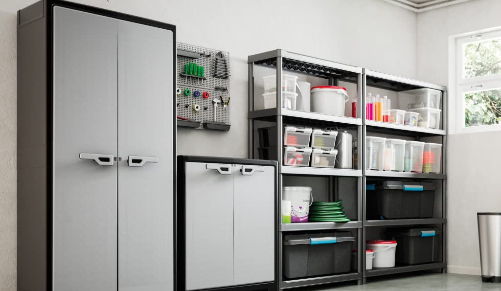 Keter Titan Kunststoffschrank hoch 182 cm, schwarz/grau, mit 4 Böden je 30 kg, UV- & wasserfest
